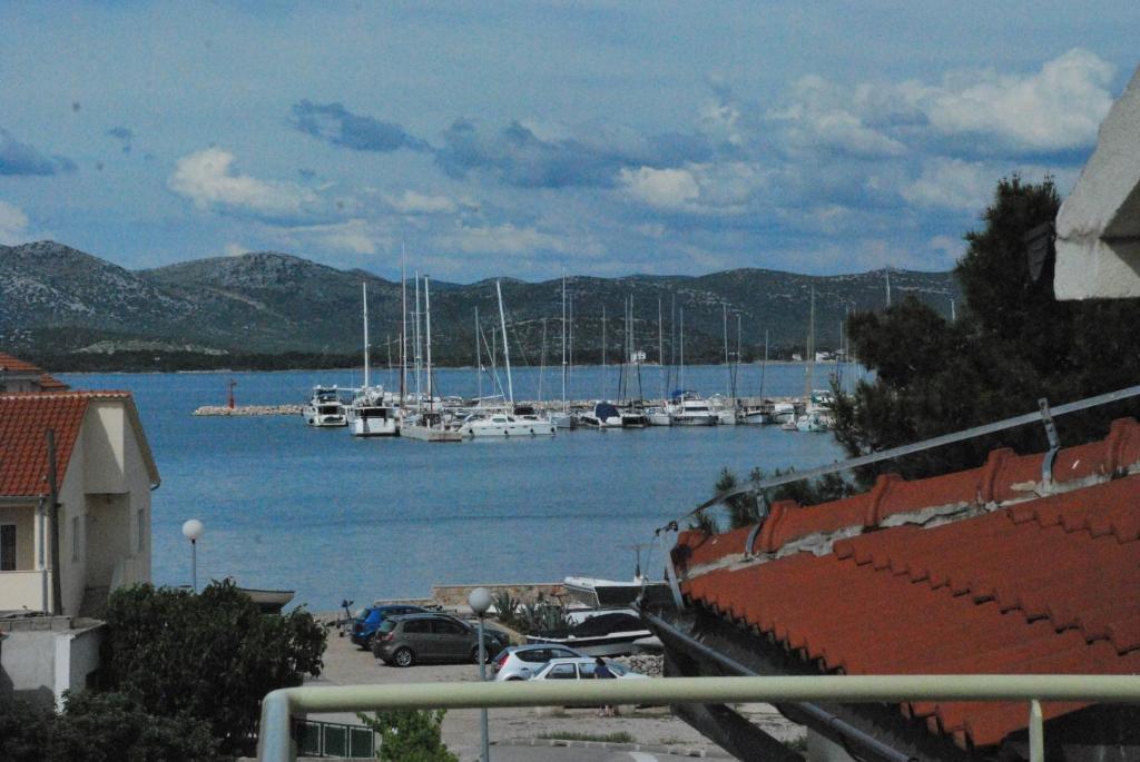 Nautica Apartments Betina  Rum bild