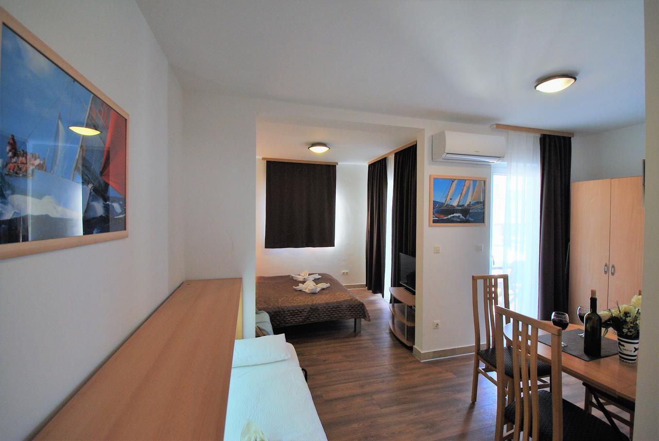 Nautica Apartments Betina  Exteriör bild