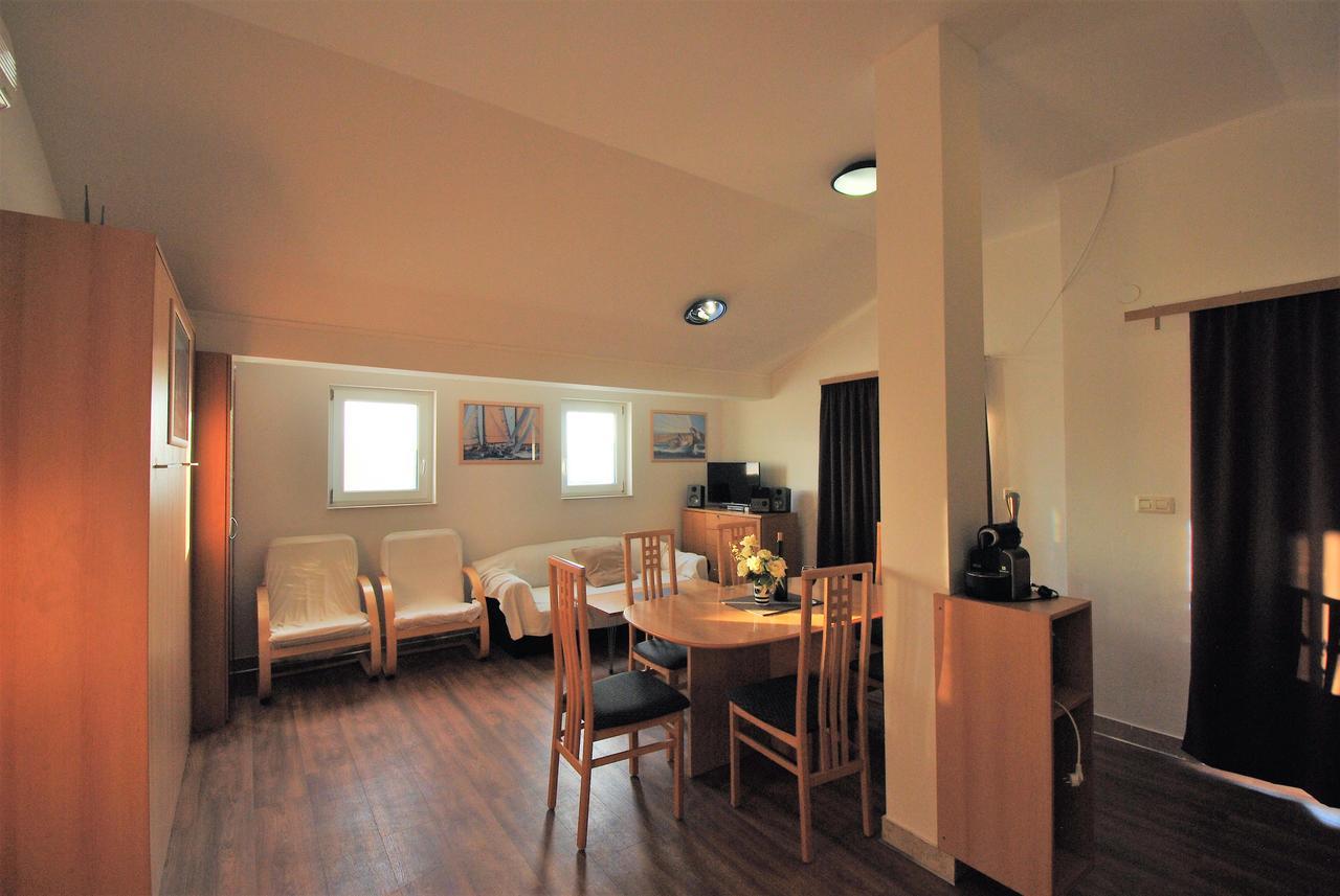 Nautica Apartments Betina  Exteriör bild