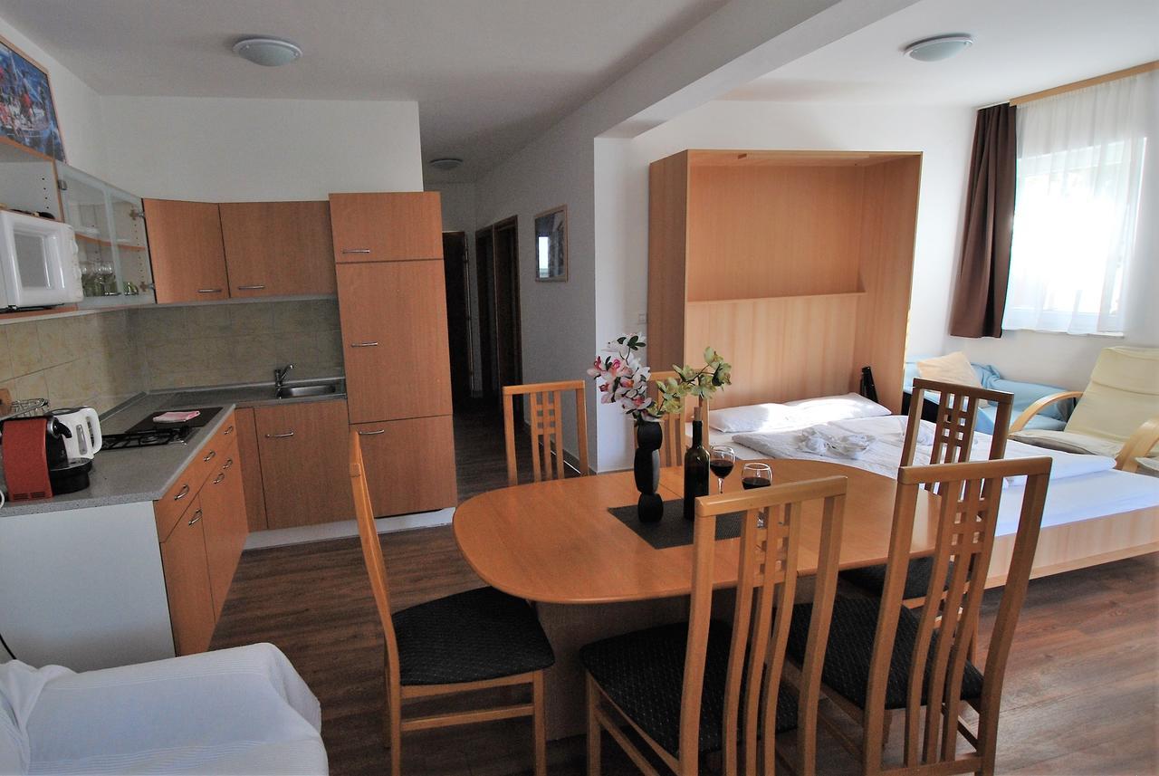 Nautica Apartments Betina  Exteriör bild