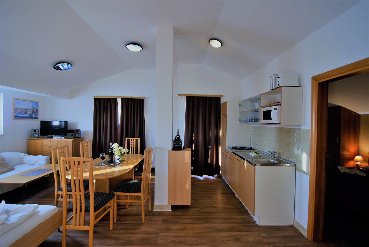 Nautica Apartments Betina  Exteriör bild