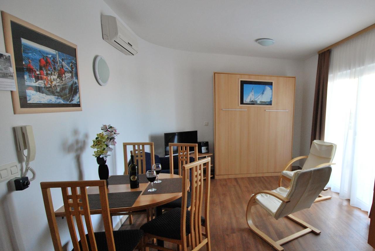 Nautica Apartments Betina  Exteriör bild